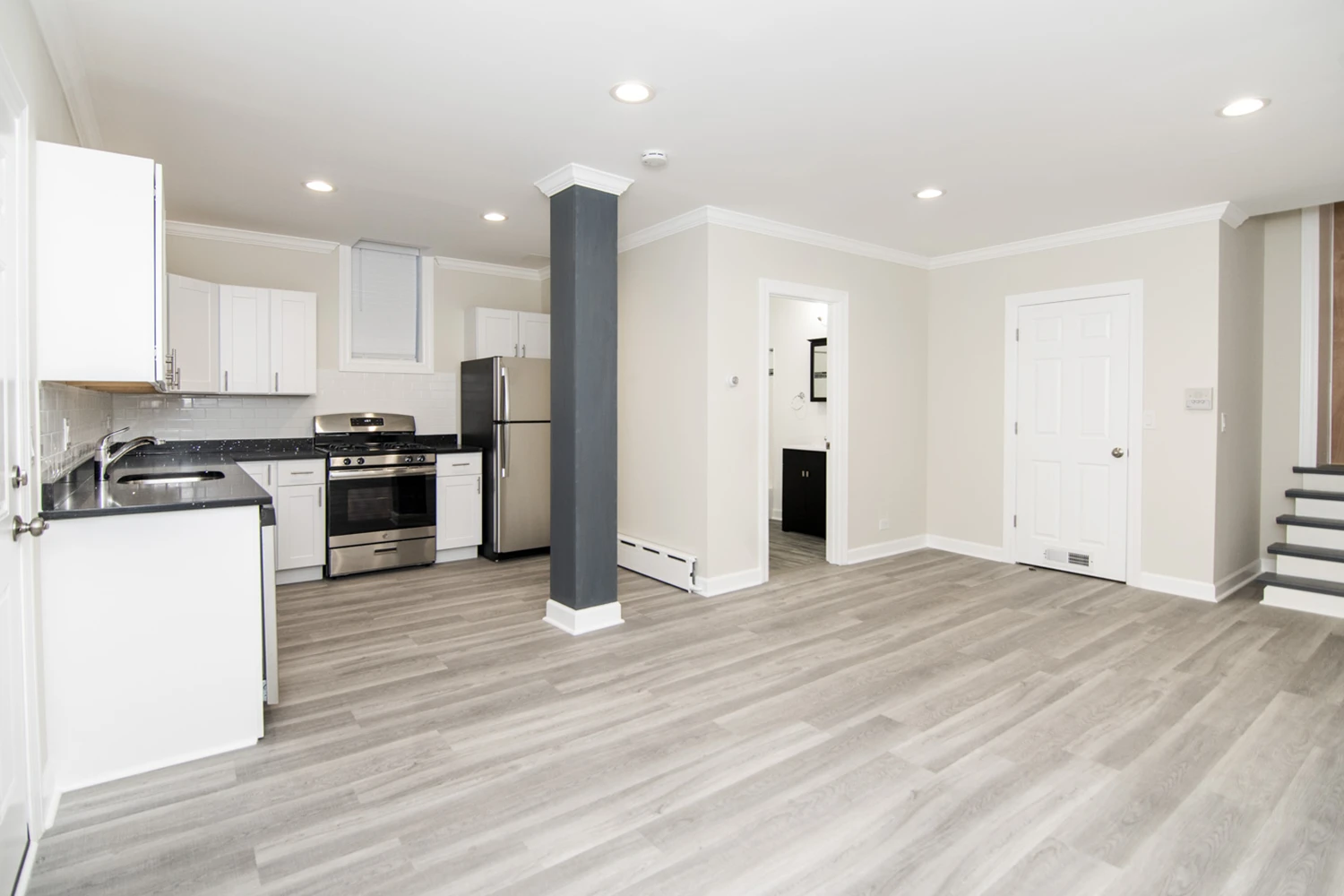 646.5 W Roscoe St Apt GD, Chicago IL properties 646-48-w-roscoe-chicago-il-60657-lake-view 646-5-gd
