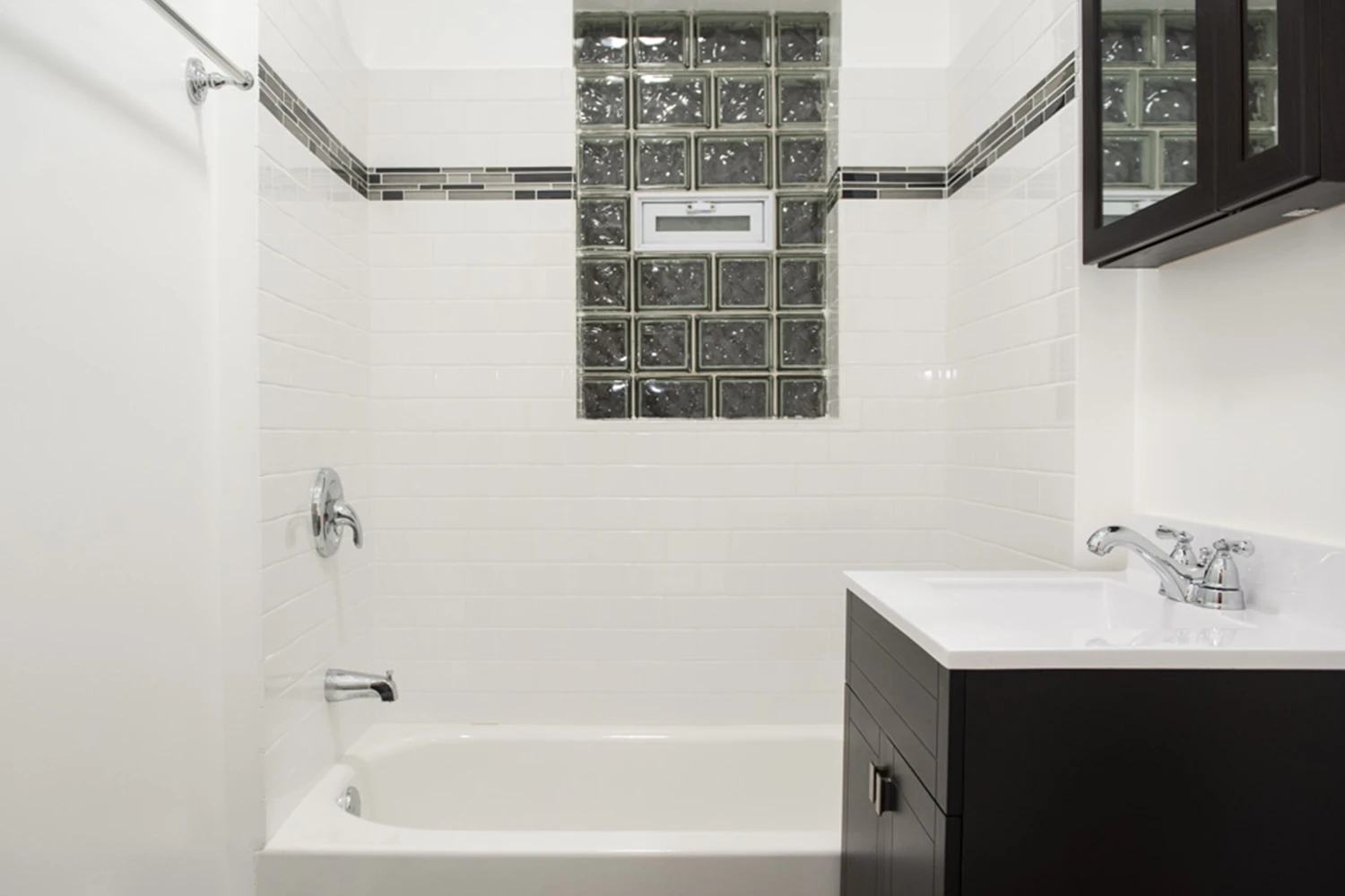 648 W Roscoe St Apt SG, Chicago IL properties 646-48-w-roscoe-chicago-il-60657-lake-view 648-sg