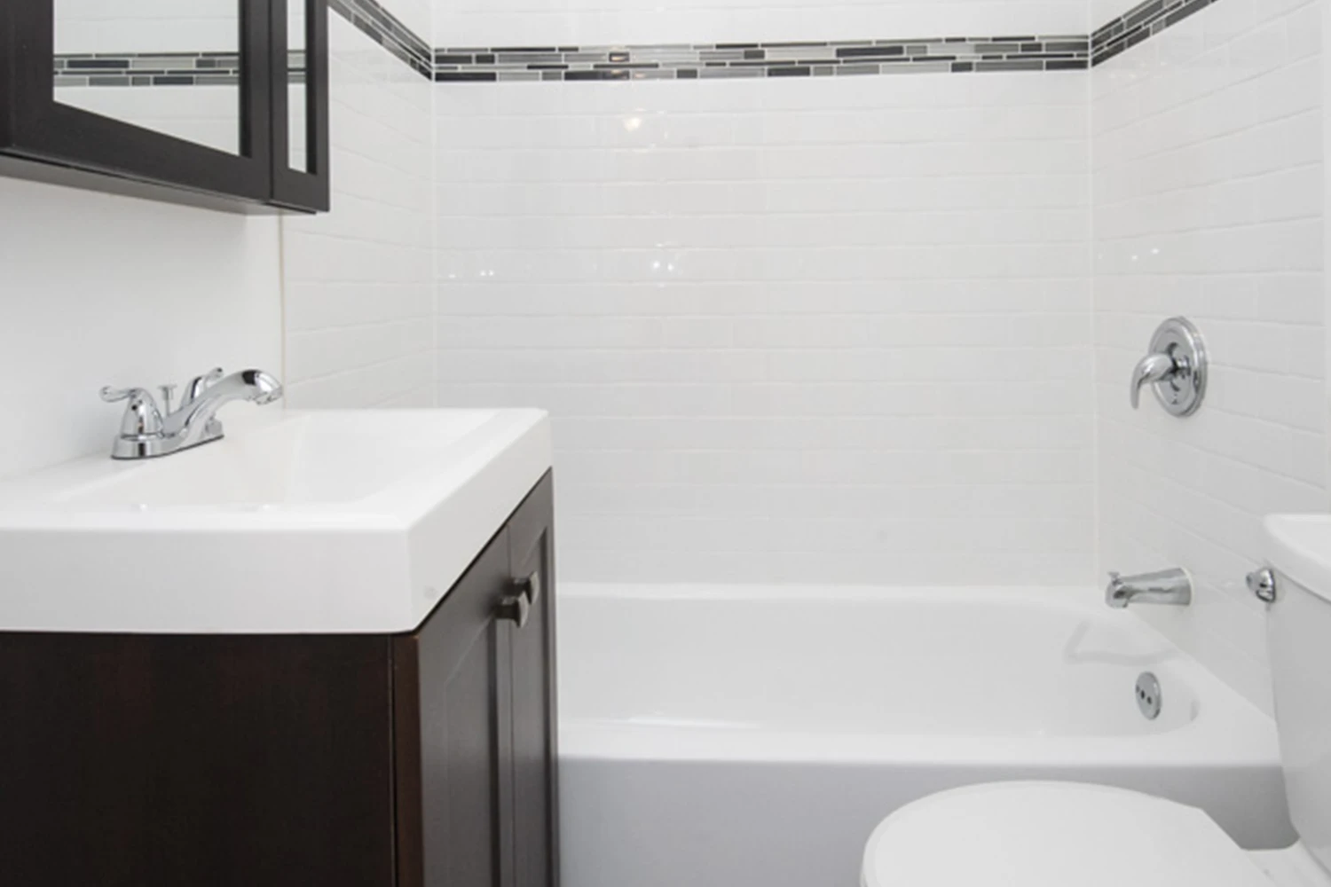 648.5 W Roscoe St Apt GD, Chicago IL properties 646-48-w-roscoe-chicago-il-60657-lake-view 648-5-gd