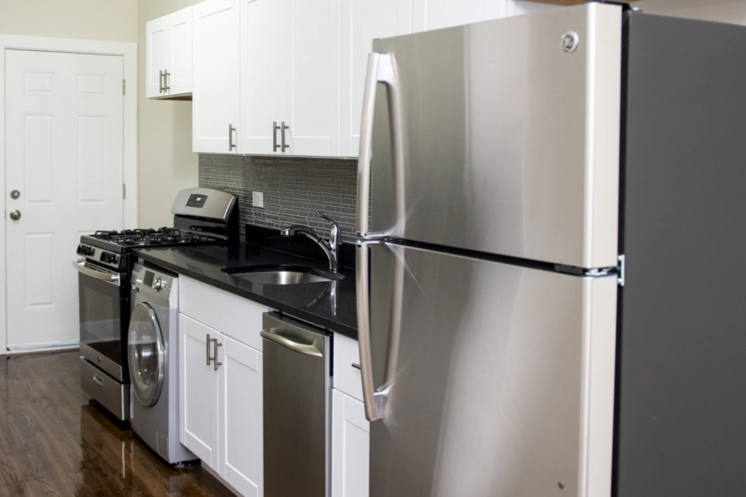 726 W Roscoe St Apt 2S, Chicago IL properties 724-32-w-roscoe-st-chicago-il-60657-lake-view 726-2s
