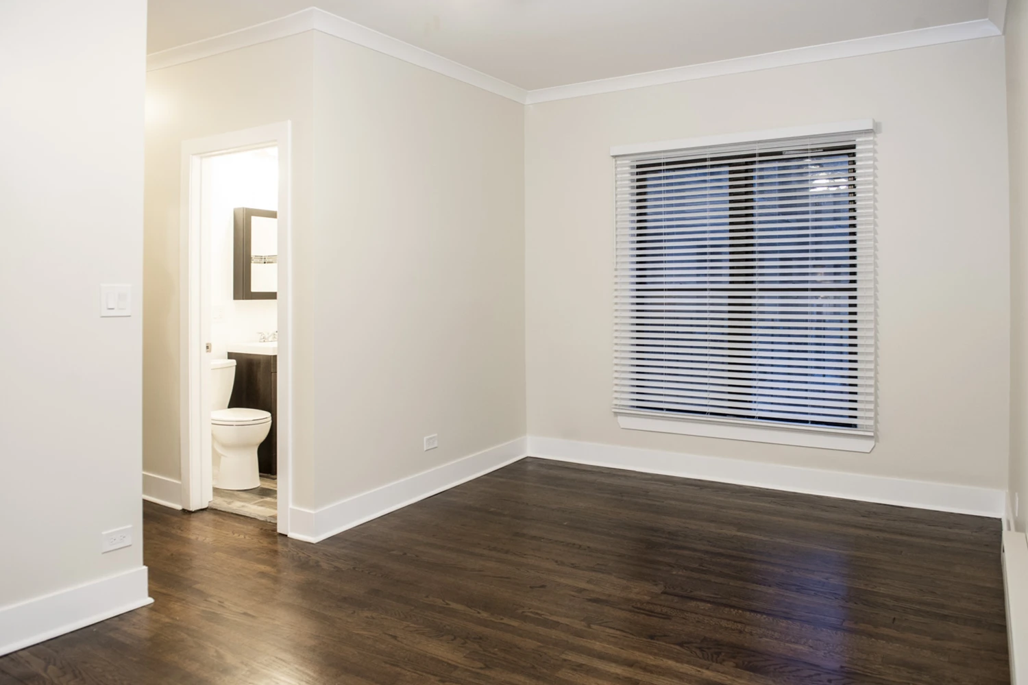 726 W Roscoe St Apt 2S, Chicago IL properties 724-32-w-roscoe-st-chicago-il-60657-lake-view 726-2s