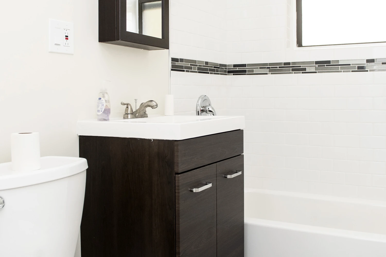 730 W Roscoe St Apt 1N, Chicago IL properties 724-32-w-roscoe-st-chicago-il-60657-lake-view 730-1n