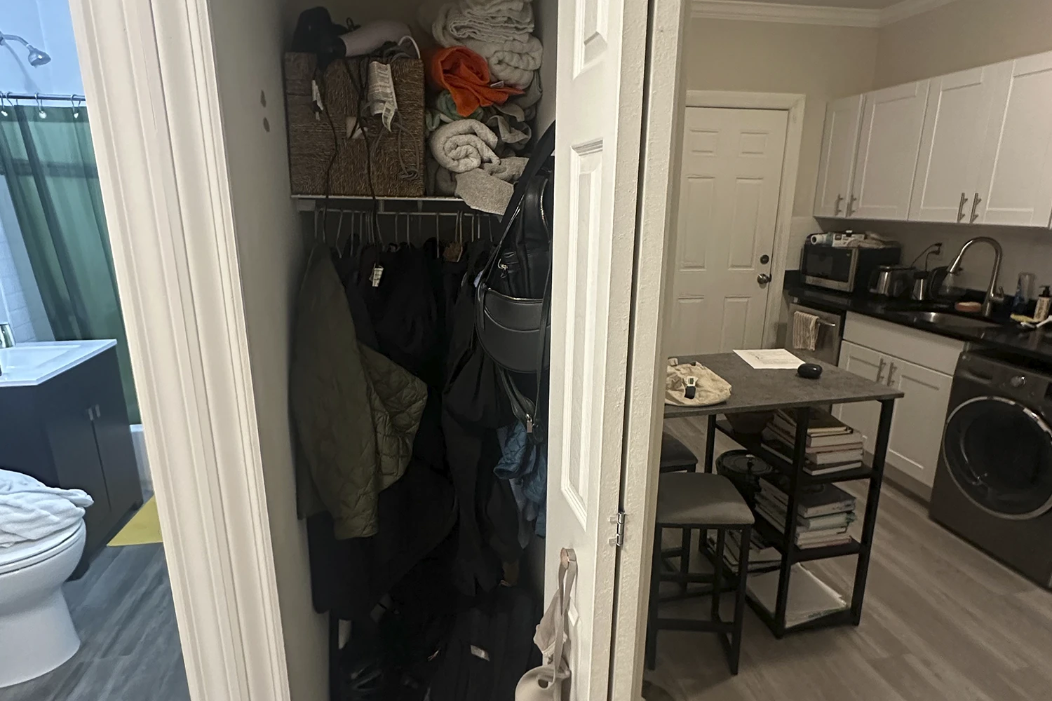 730 W Roscoe St Apt 2N, Chicago IL properties 724-32-w-roscoe-st-chicago-il-60657-lake-view 730-2n
