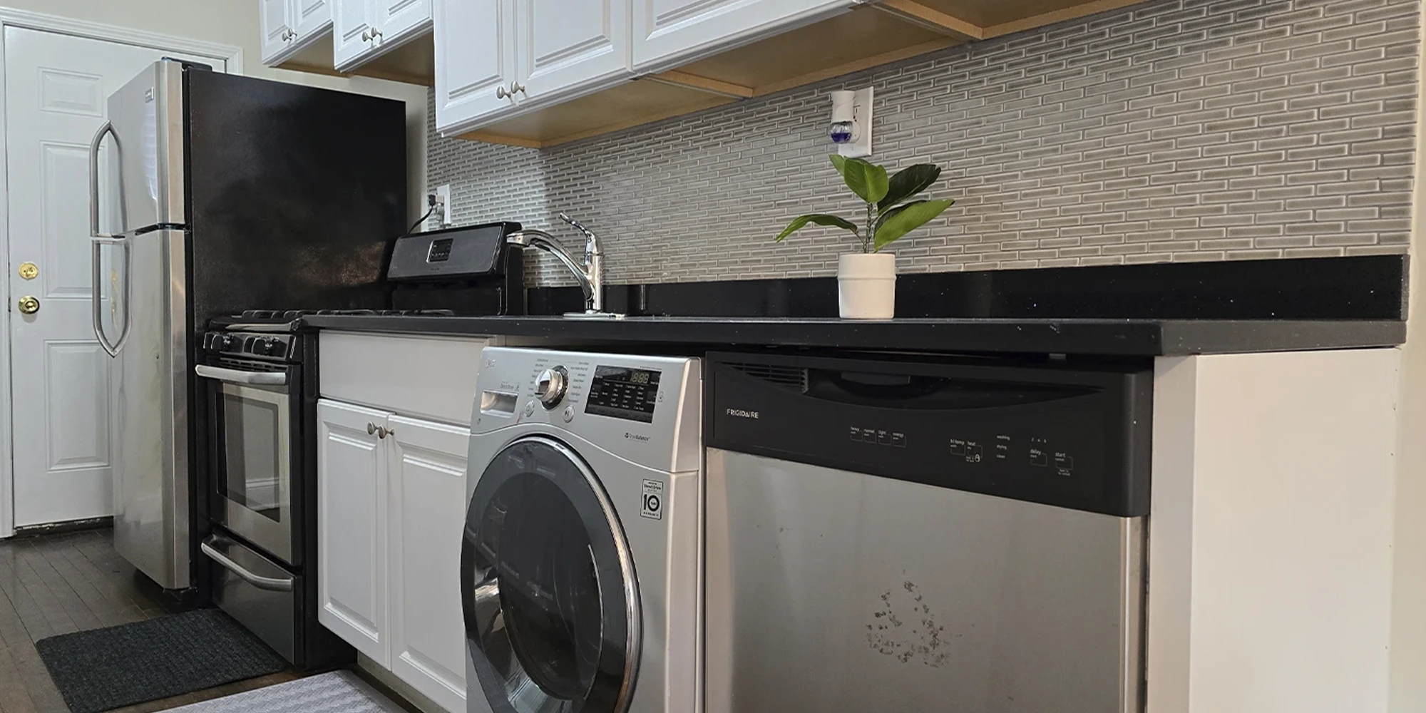 732 W Roscoe St Apt 1N, Chicago IL properties 724-32-w-roscoe-st-chicago-il-60657-lake-view 732-1n