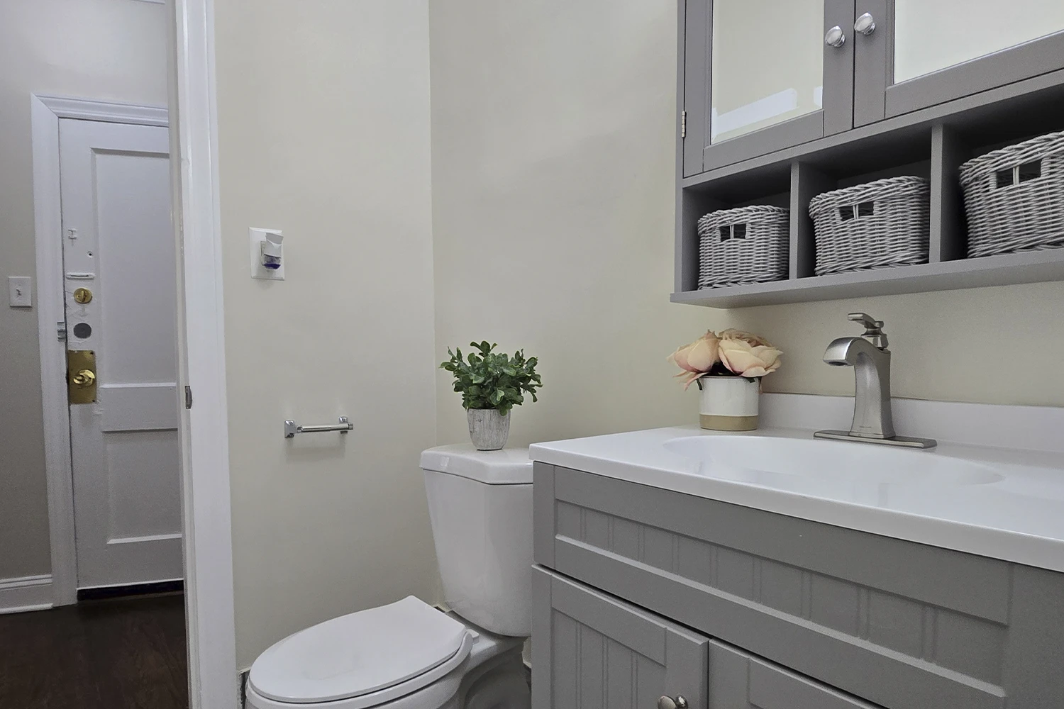 732 W Roscoe St Apt 1N, Chicago IL properties 724-32-w-roscoe-st-chicago-il-60657-lake-view 732-1n