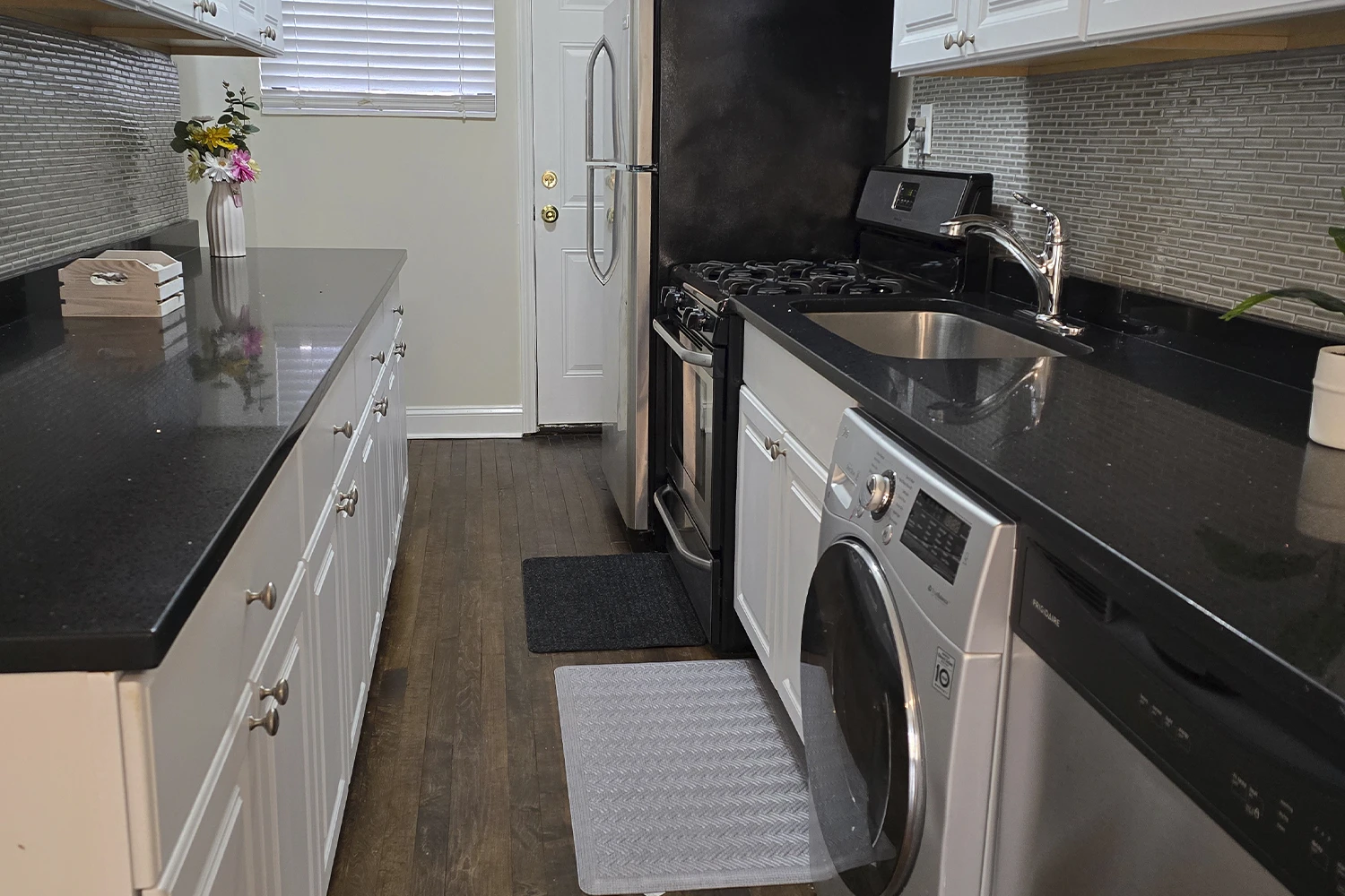 732 W Roscoe St Apt 1N, Chicago IL properties 724-32-w-roscoe-st-chicago-il-60657-lake-view 732-1n