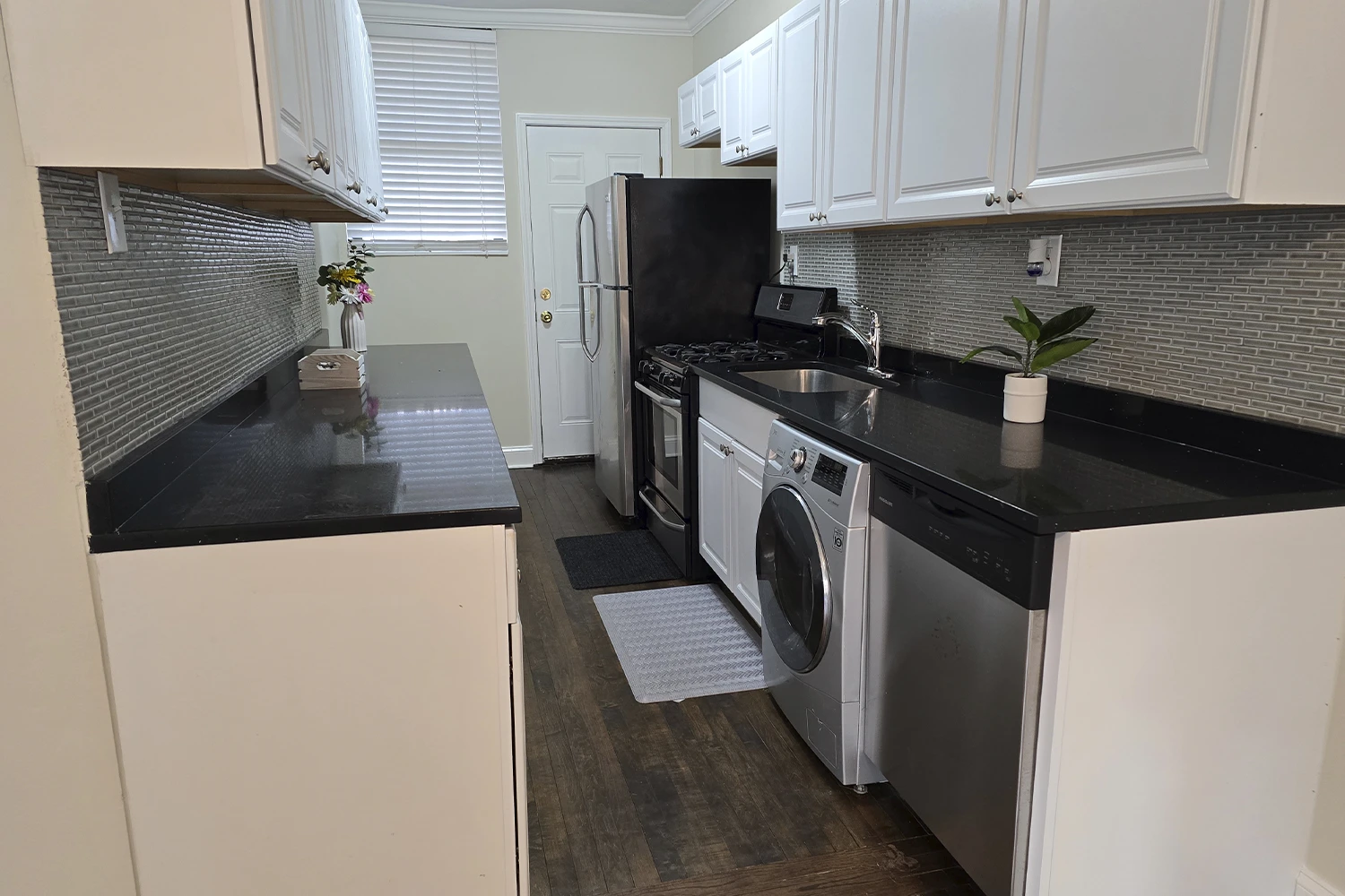 732 W Roscoe St Apt 1N, Chicago IL properties 724-32-w-roscoe-st-chicago-il-60657-lake-view 732-1n