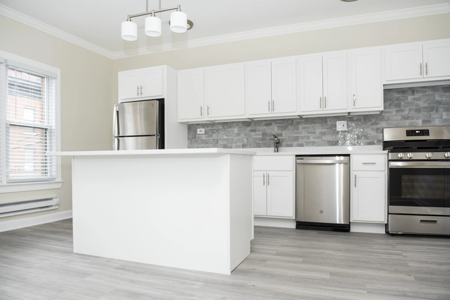 732 W Roscoe St Apt 2S, Chicago IL properties 724-32-w-roscoe-st-chicago-il-60657-lake-view 732-2s