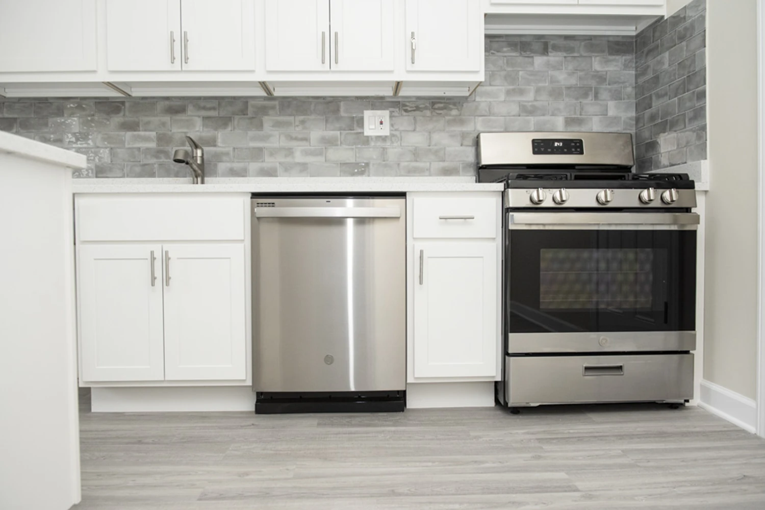 732 W Roscoe St Apt 2S, Chicago IL properties 724-32-w-roscoe-st-chicago-il-60657-lake-view 732-2s
