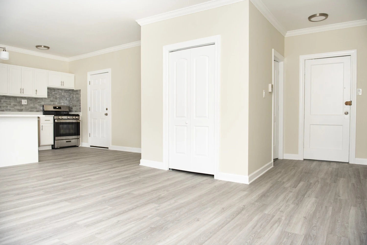 732 W Roscoe St Apt 2S, Chicago IL properties 724-32-w-roscoe-st-chicago-il-60657-lake-view 732-2s