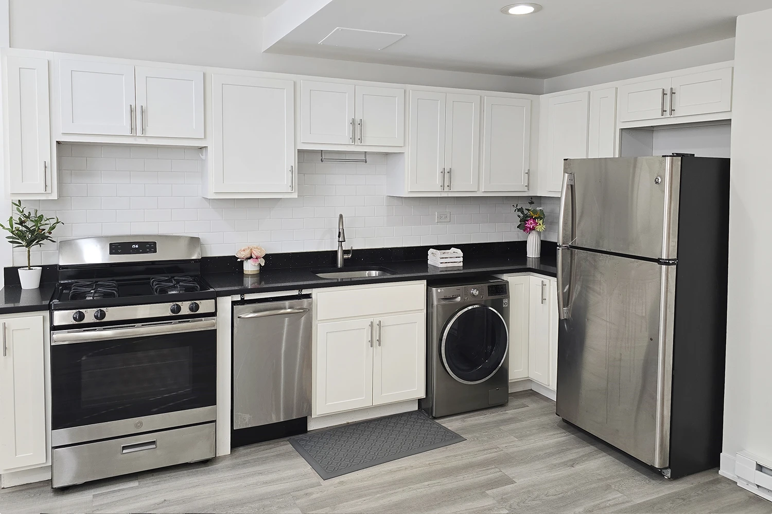 732 W Roscoe St Apt SGA, Chicago IL properties 724-32-w-roscoe-st-chicago-il-60657-lake-view 732-sga