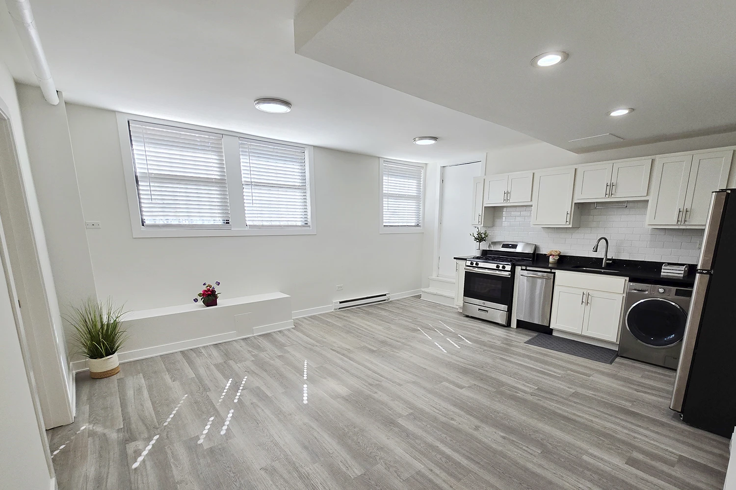 732 W Roscoe St Apt SGA, Chicago IL properties 724-32-w-roscoe-st-chicago-il-60657-lake-view 732-sga