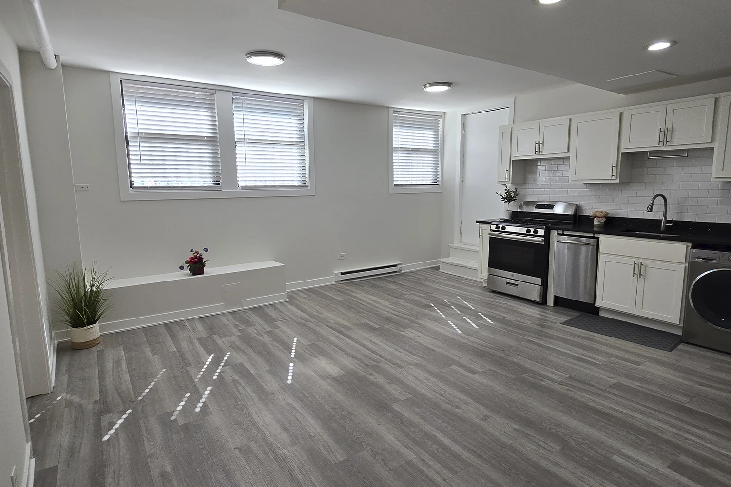 732 W Roscoe St Apt SGA, Chicago IL properties 724-32-w-roscoe-st-chicago-il-60657-lake-view 732-sga