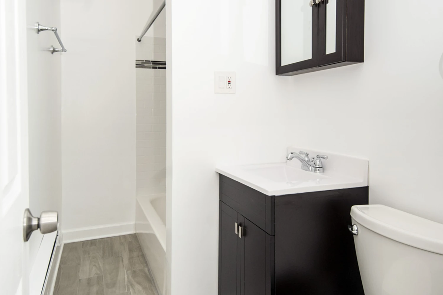 837.5 W Cornelia Ave Apt GDN, Chicago IL properties 837-39-w-cornelia-chicago-il-60657-lake-view 837-5-gdn