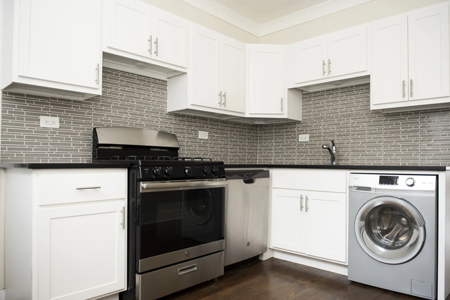 915 W Waveland Ave Apt 1, Chicago IL properties 915-23-w-waveland-chicago-il-60613-lake-view 915-1