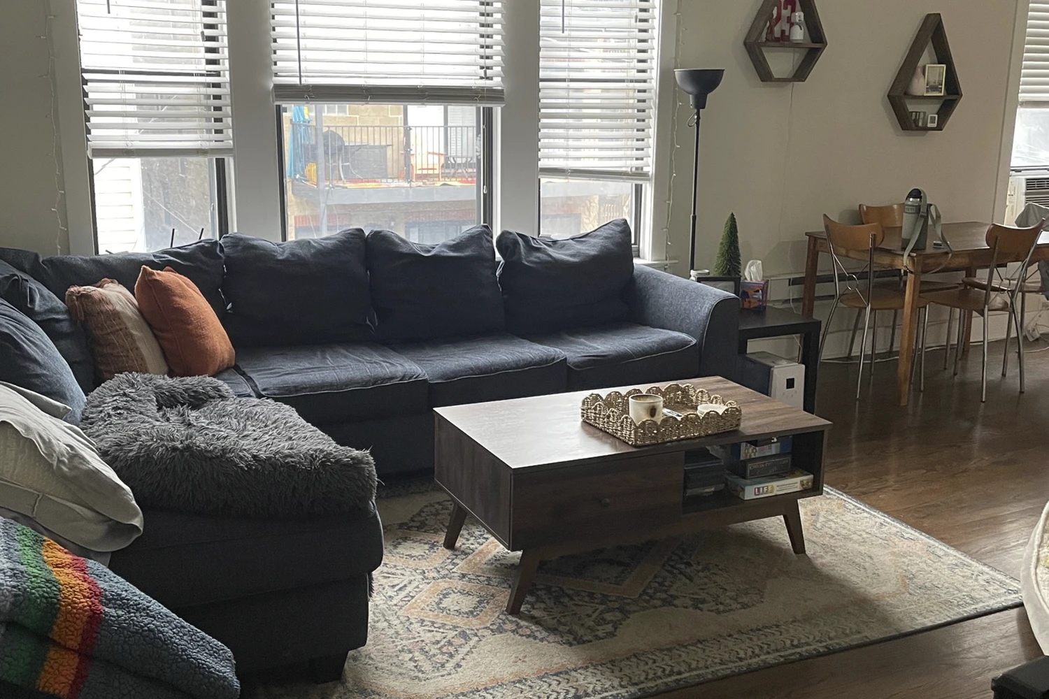 915 W Waveland Ave Apt 2, Chicago IL properties 915-23-w-waveland-chicago-il-60613-lake-view 915-2