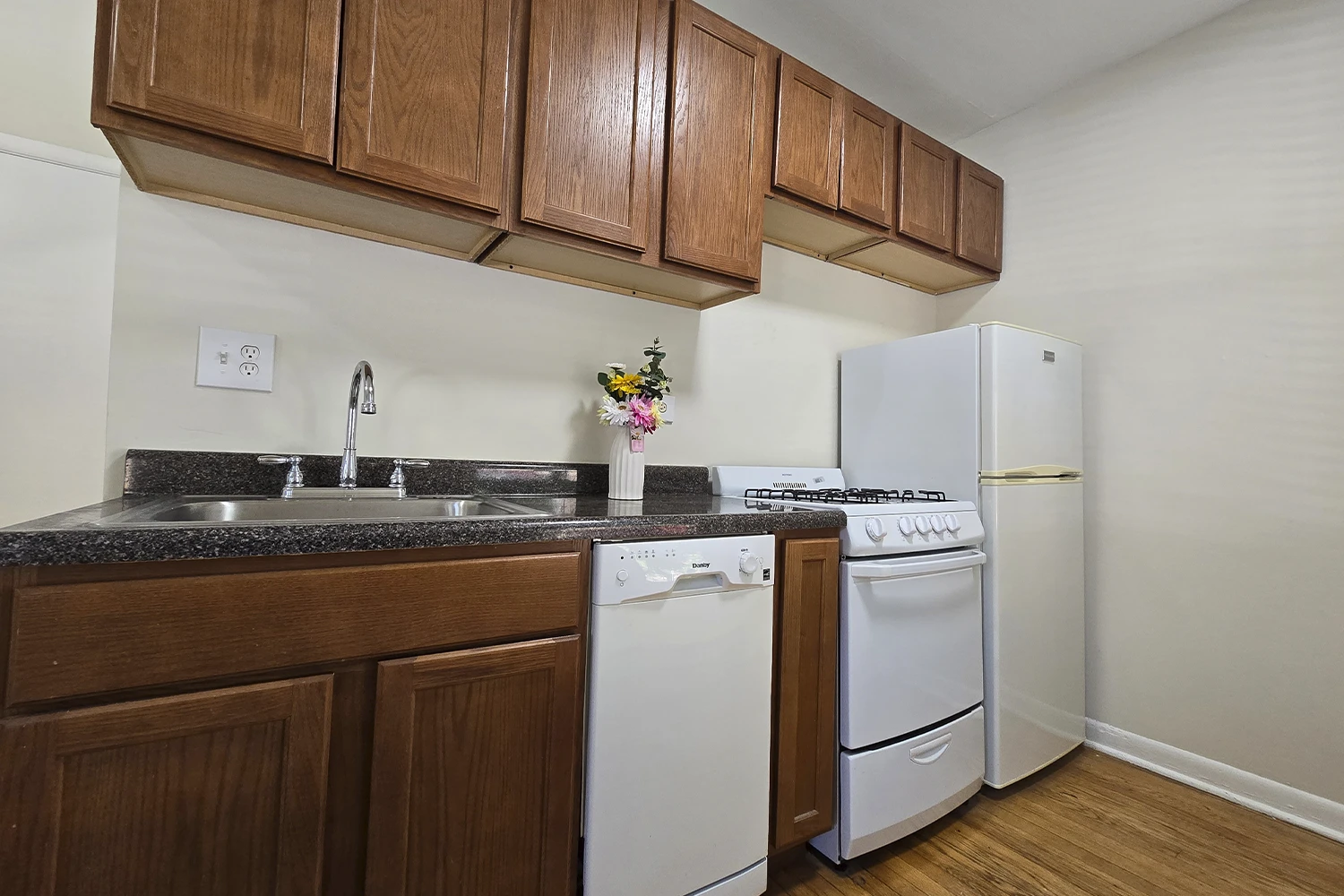 917 W Waveland Ave Apt 1A, Chicago IL properties 915-23-w-waveland-chicago-il-60613-lake-view 917-1a