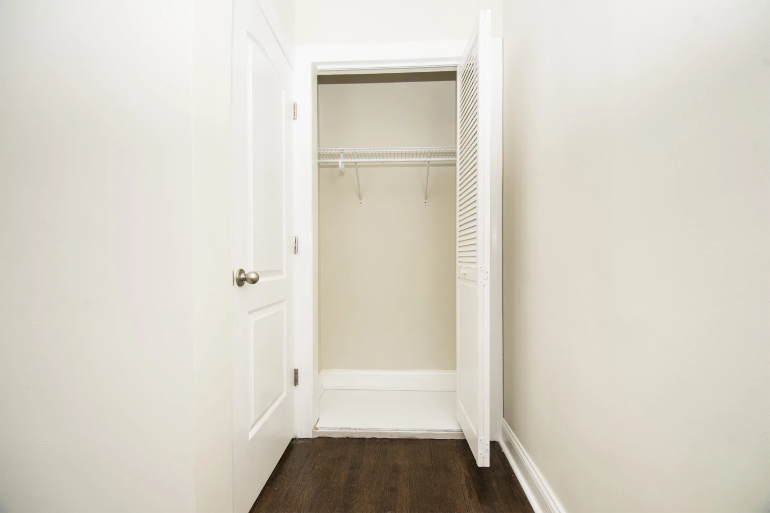 918 Green Bay Rd Apt 2A, Winnetka IL properties 916-20-green-bay-rd-winnetka-il-60093 918-2a