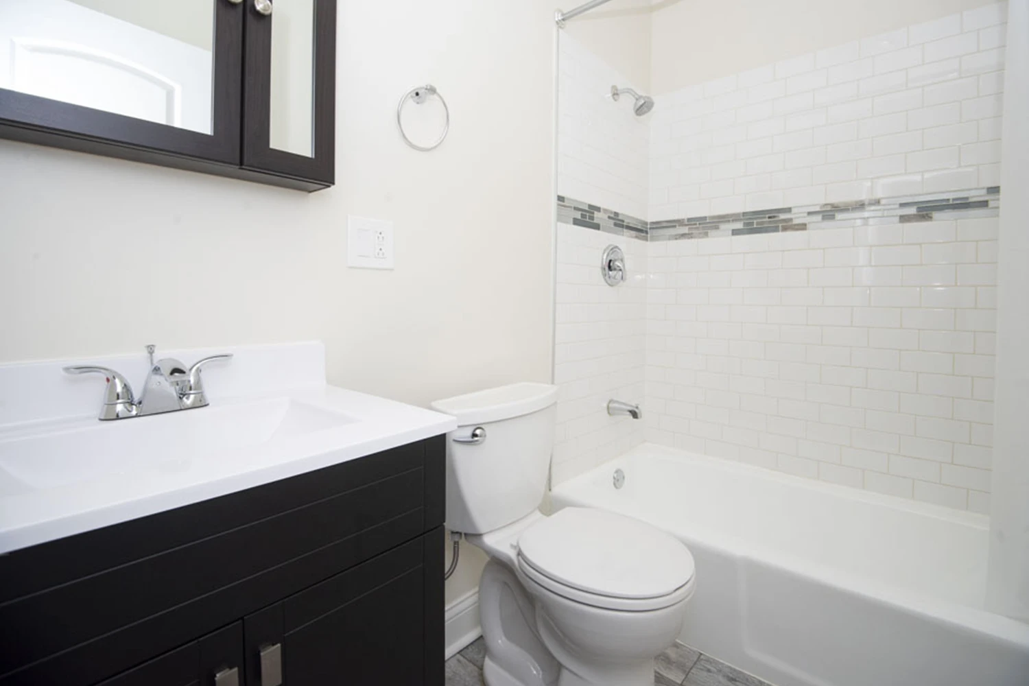 923 W Waveland Ave Apt 2B, Chicago IL properties 915-23-w-waveland-chicago-il-60613-lake-view 923-2b