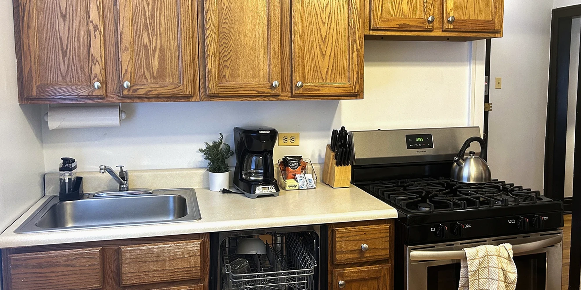 1911 W. Larchmont Ave Apt 3A, Chicago IL properties 1909-13-w-larchmont-ave-chicago-il-60613-north-center 1911-3a