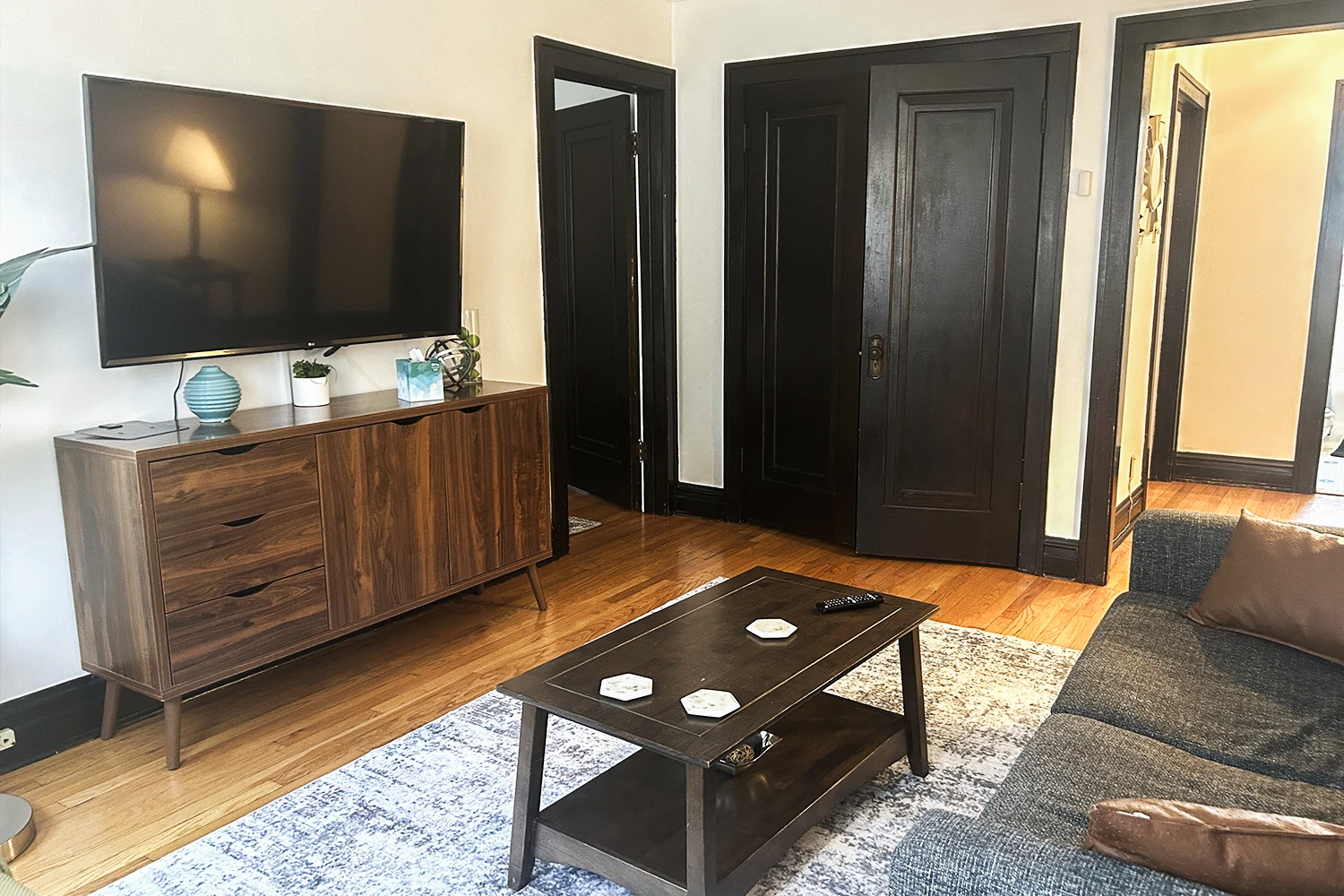 1911 W. Larchmont Ave Apt 3A, Chicago IL properties 1909-13-w-larchmont-ave-chicago-il-60613-north-center 1911-3a