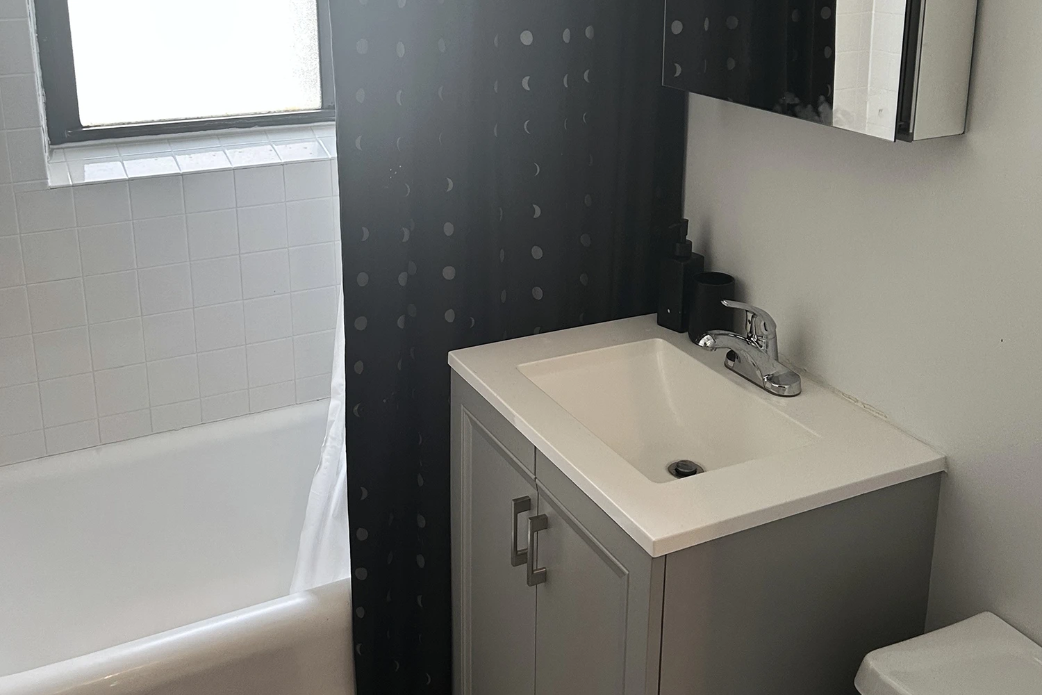 1911 W. Larchmont Ave Apt 1B, Chicago IL properties 1909-13-w-larchmont-ave-chicago-il-60613-north-center 1911-1b