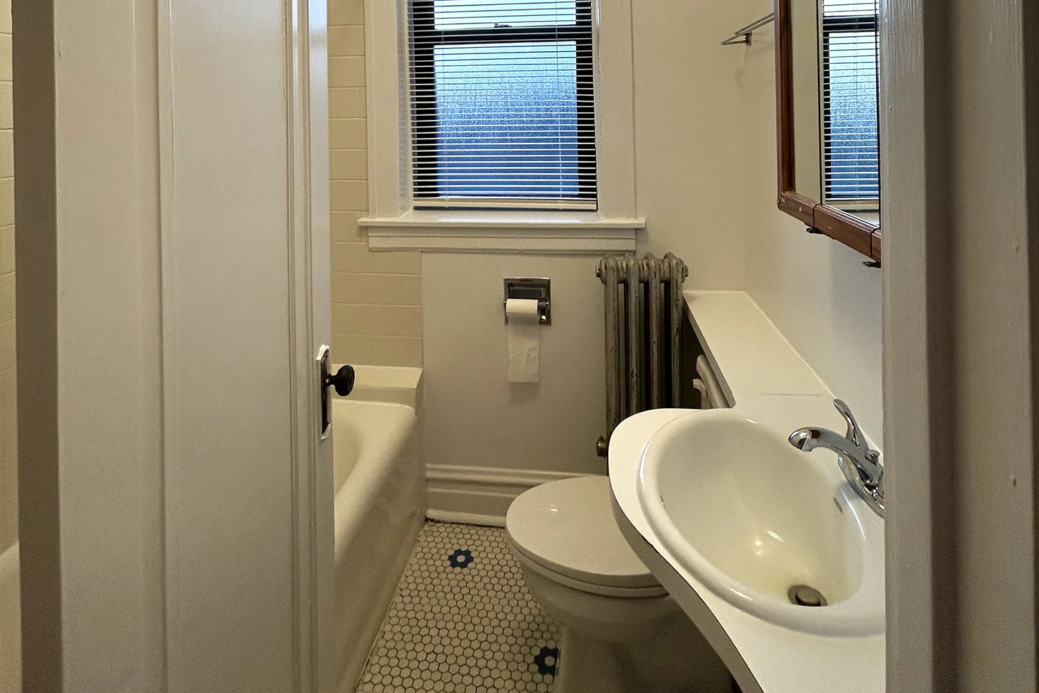 1913 W. Larchmont Ave Apt 3B, Chicago IL properties 1909-13-w-larchmont-ave-chicago-il-60613-north-center 1913-3b   