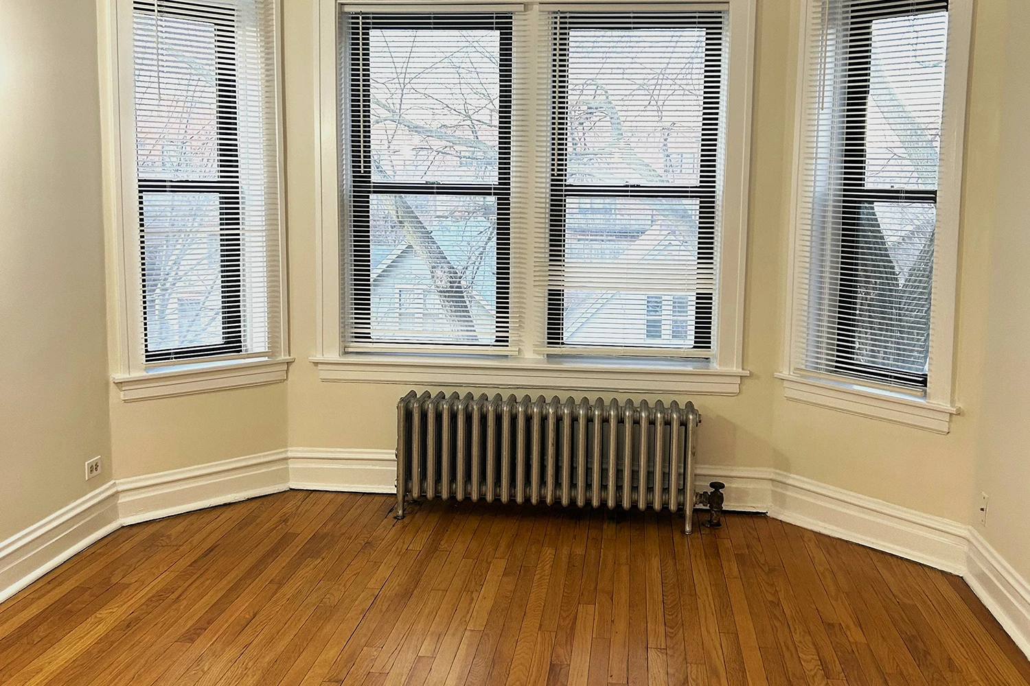 1913 W. Larchmont Ave Apt 3B, Chicago IL properties 1909-13-w-larchmont-ave-chicago-il-60613-north-center 1913-3b   