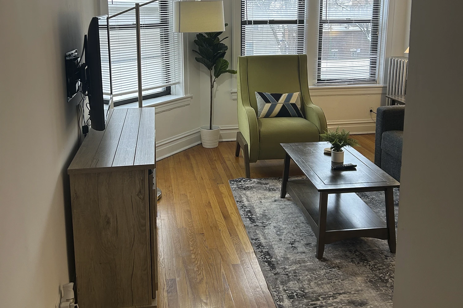 1911 W. Larchmont Ave Apt 2B, Chicago IL properties 1909-13-w-larchmont-ave-chicago-il-60613-north-center 1911-2b   