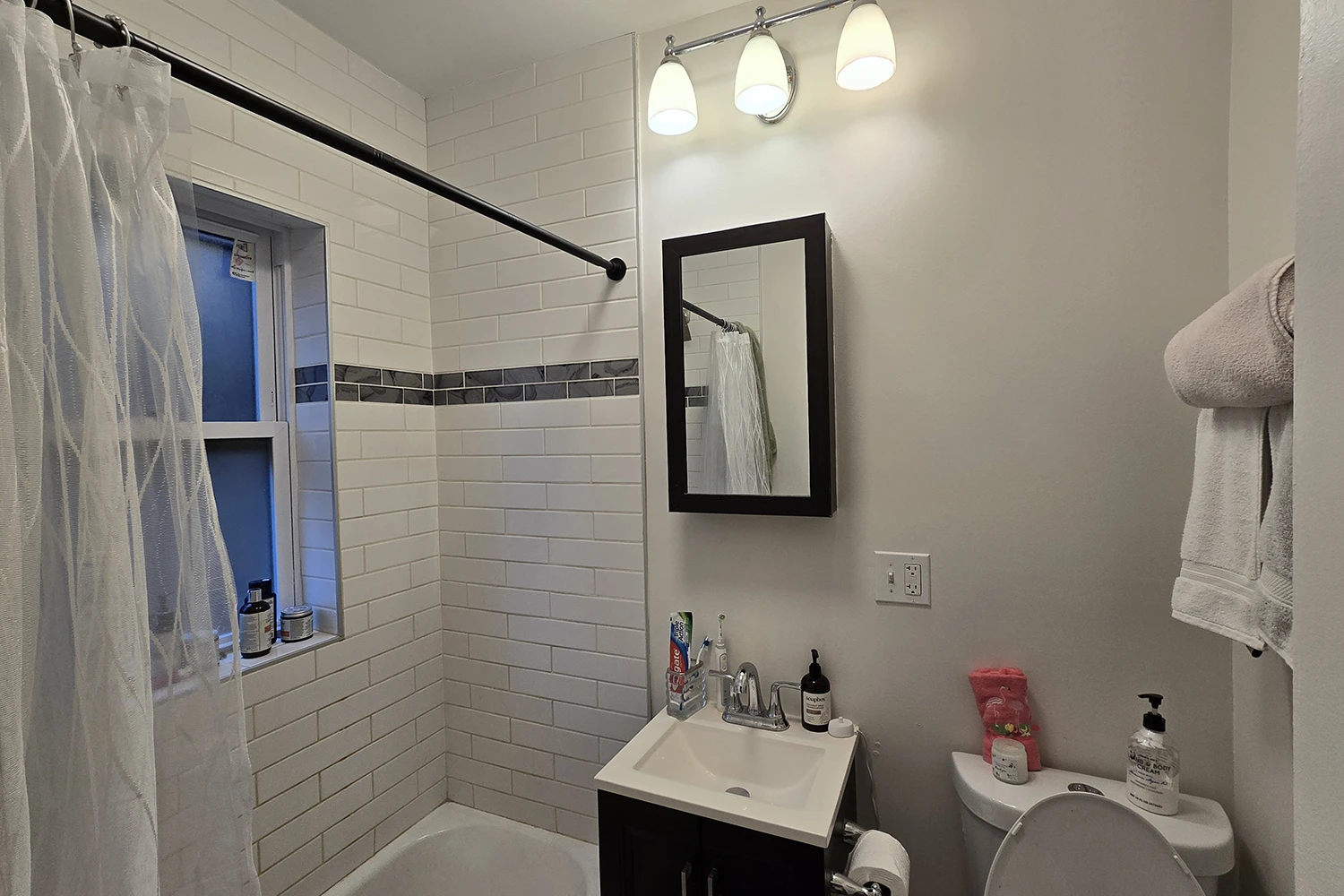 2131 W Giddings St Apt 2A, Chicago IL properties 2131-w-giddings-chicago-il-60625-ravenswood 2131-2a