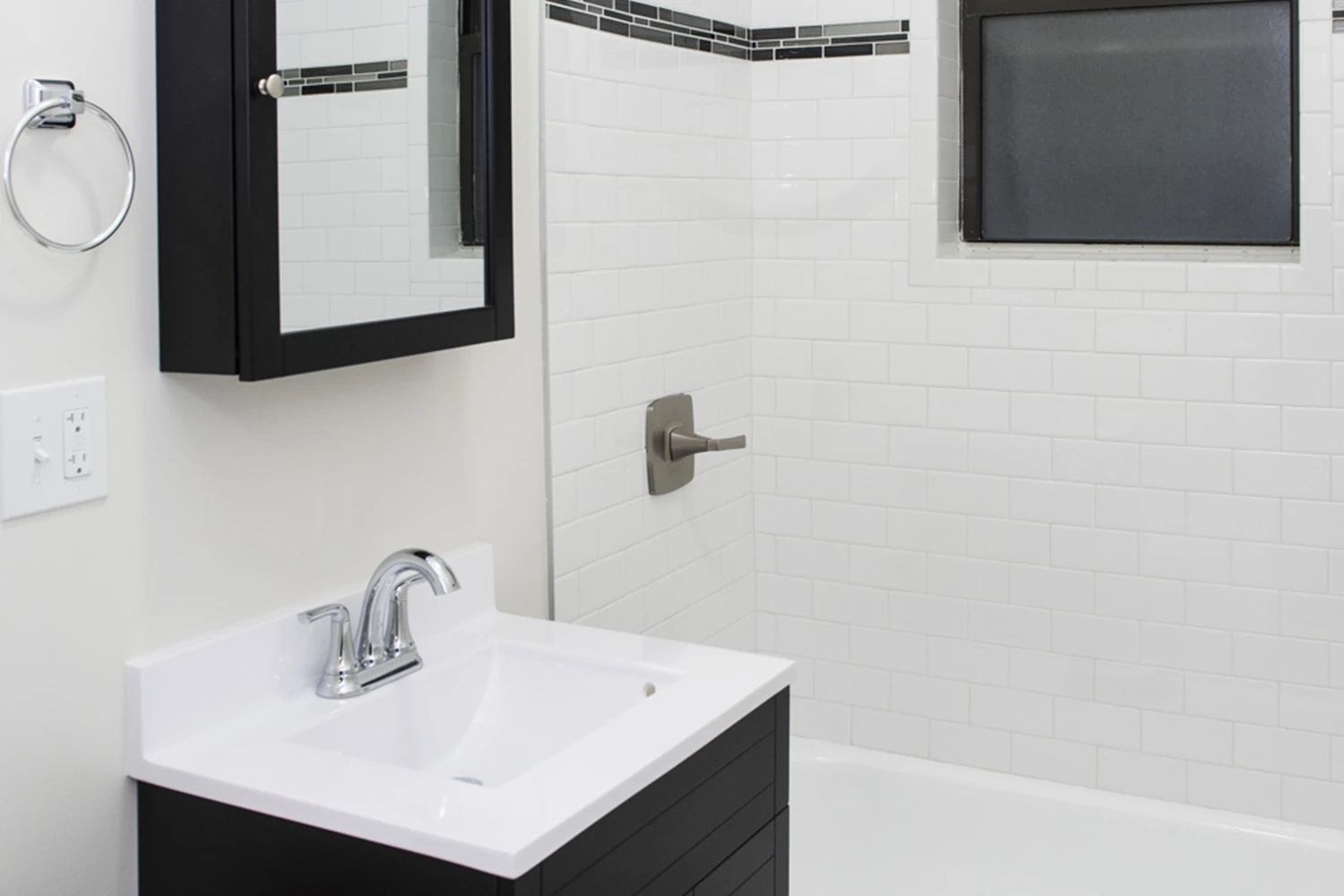730 W Roscoe St Apt 2S, Chicago IL properties 724-32-w-roscoe-st-chicago-il-60657-lake-view 730-2s