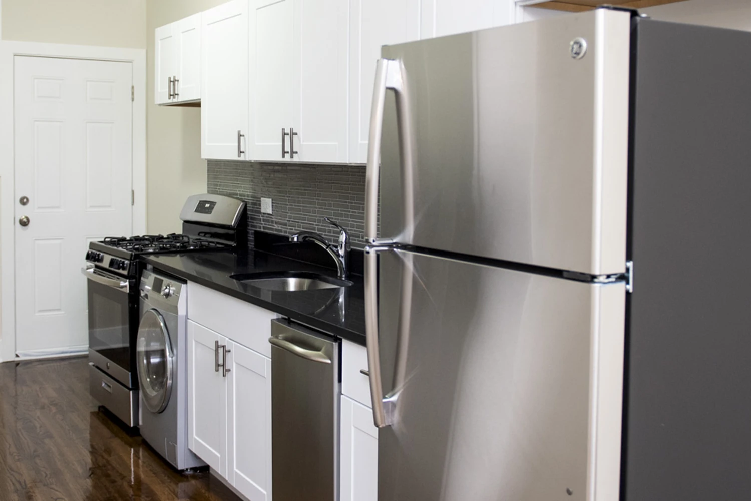 730 W Roscoe St Apt 2S, Chicago IL properties 724-32-w-roscoe-st-chicago-il-60657-lake-view 730-2s